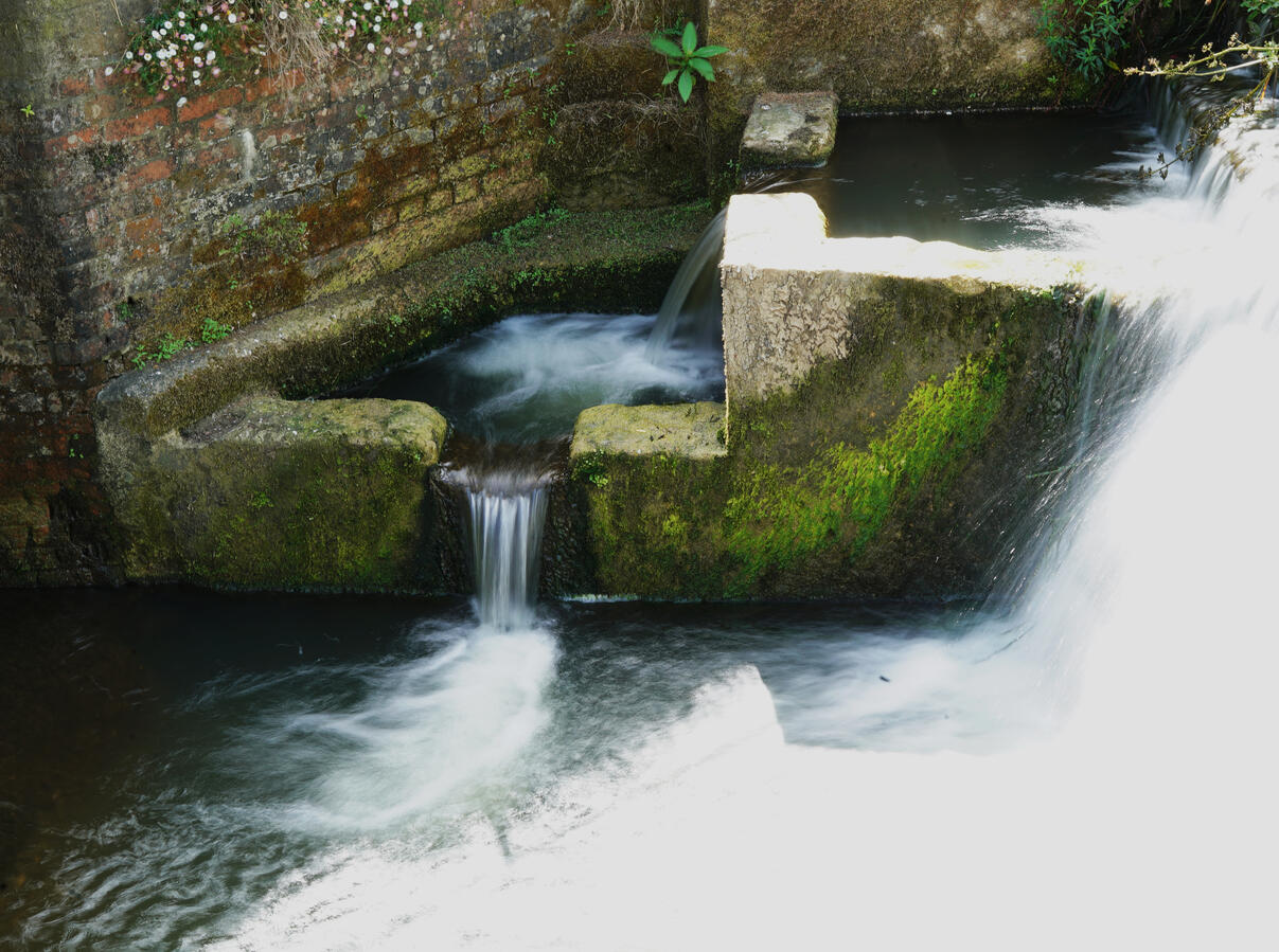 Sluice gate